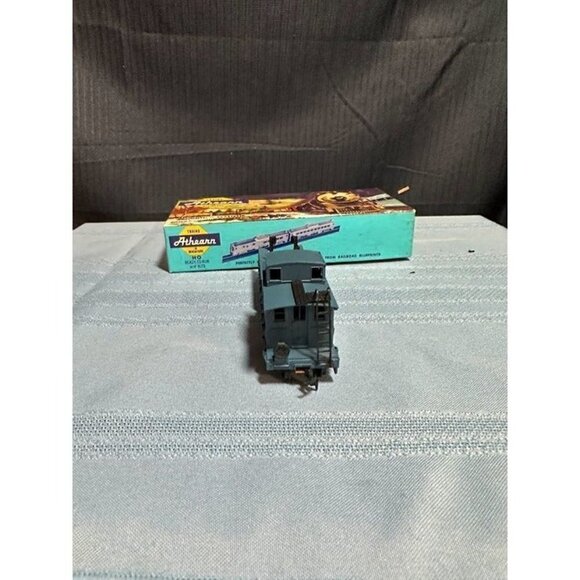 HO SCALE ATHEARN No. 1279 BALTIMORE & OHIO WORK CABOOSE WITH BOX - Picture 2 of 6